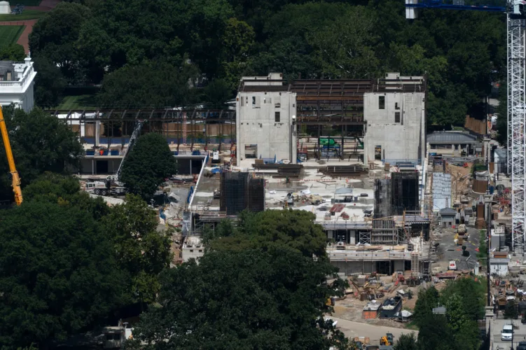 Supreme Court lets White House continue construction on Trump's $400 million ballroom